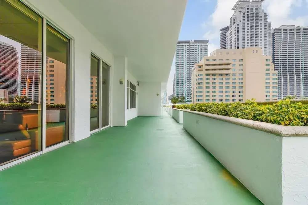 The Club at Brickell Bay Luxury Suites - photo 23