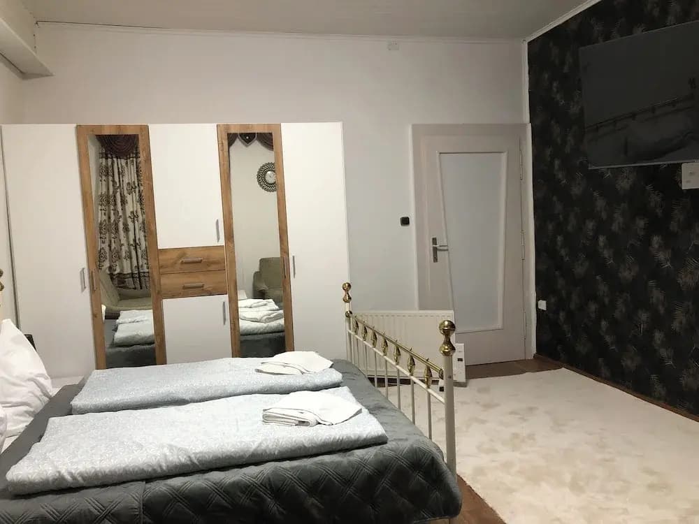 Modern 2BR Apartment Near Danube - photo 1