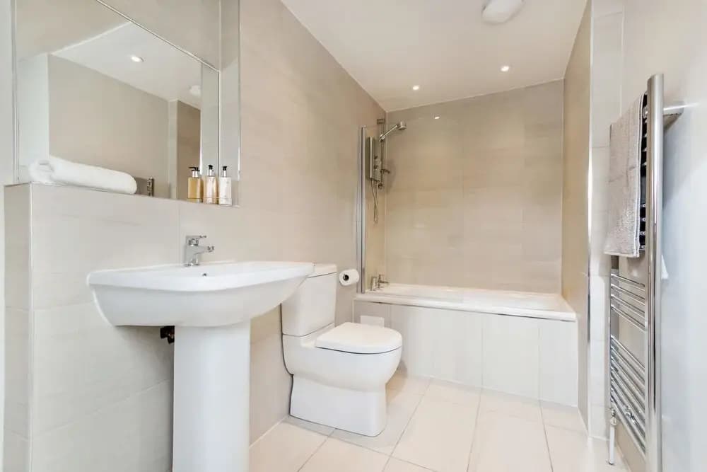 Stunning Interior Designed Apartment - photo 7