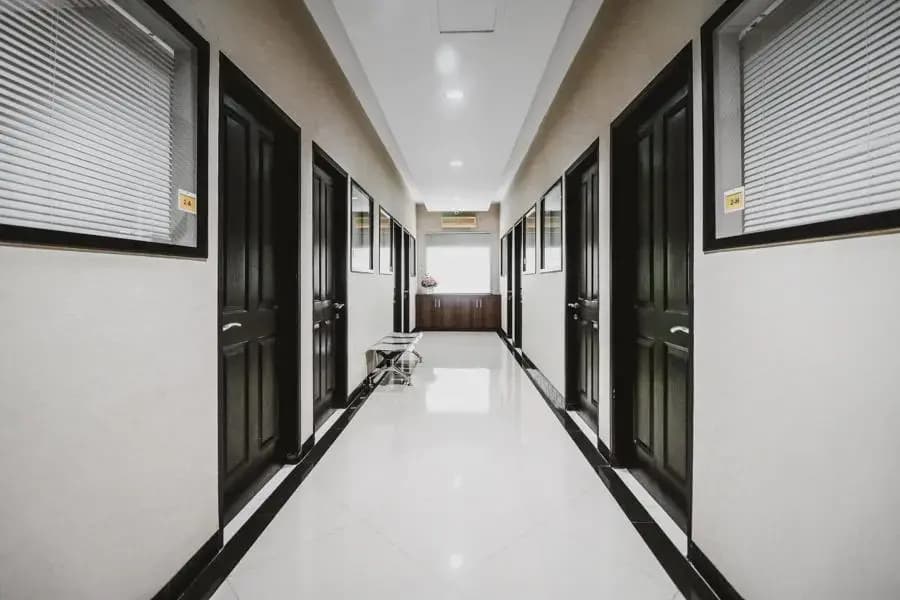 RedDoorz near Kebon Jeruk Jakarta - photo 9