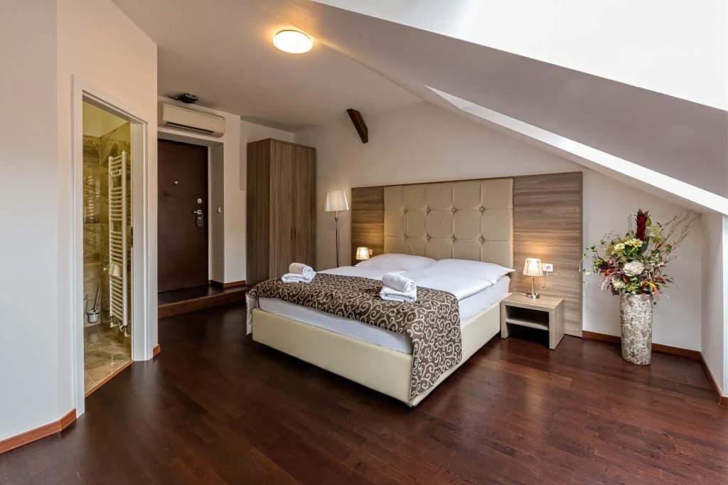 Old Town Residence by Little King - photo 4