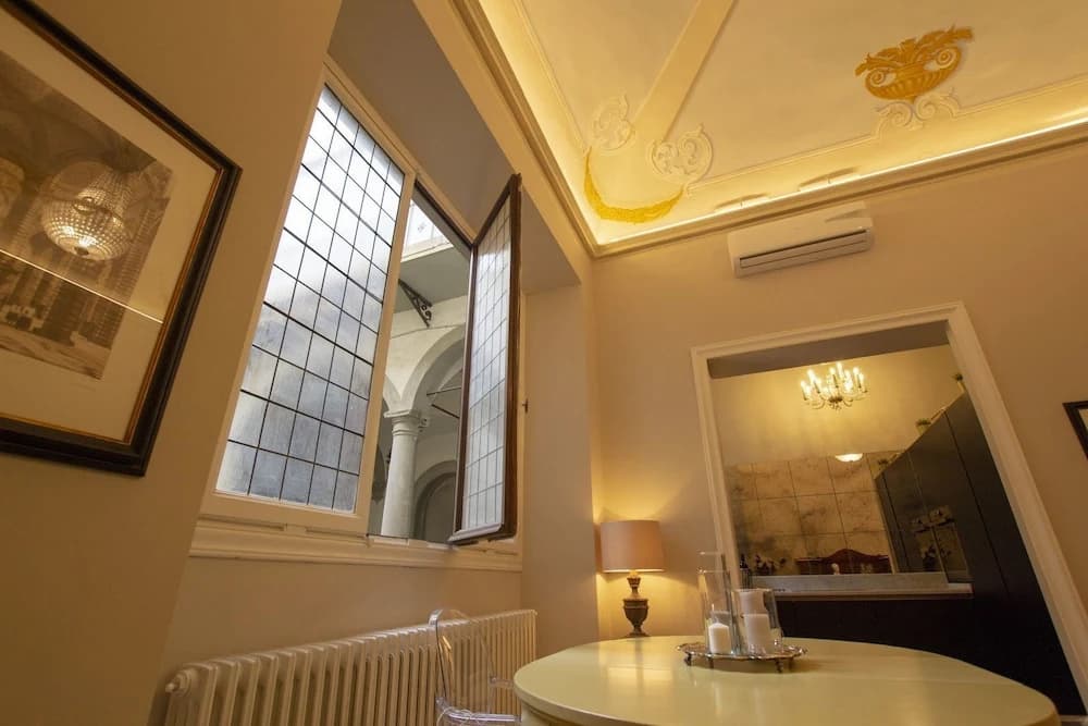 Flora Historical Luxury House - photo 12