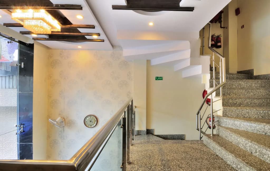 Hotel Gold Star Inn - photo 10