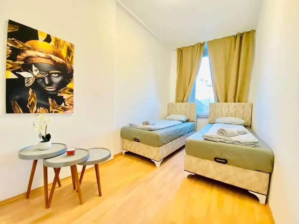 Rooms in Cozy 4BR Shared Apt Central - photo 14