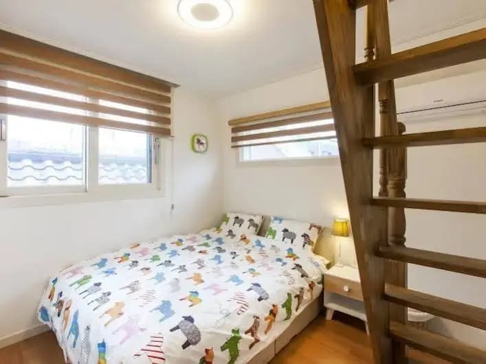 Bauhaus Guesthouse - photo 2