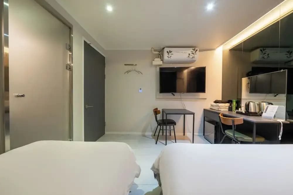 M&Lucky Hotel - photo 4