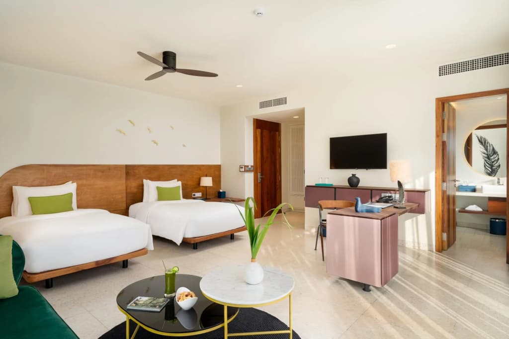 The Aviary Hotel - photo 33