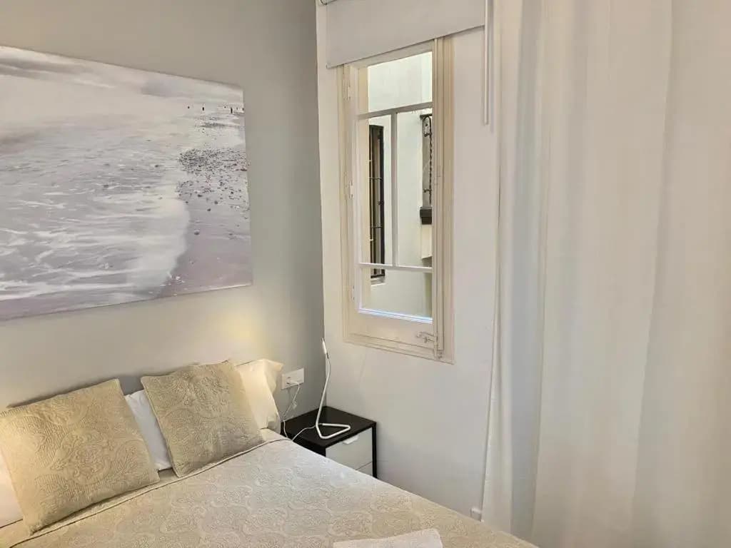 2 Bdr Eixample Apartment - photo 3