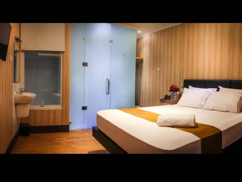 Madu Inn Hotel - photo 2