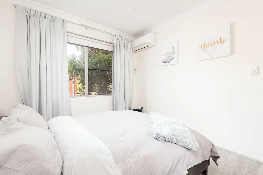 Comfy & Convenient Homebush West - photo 4