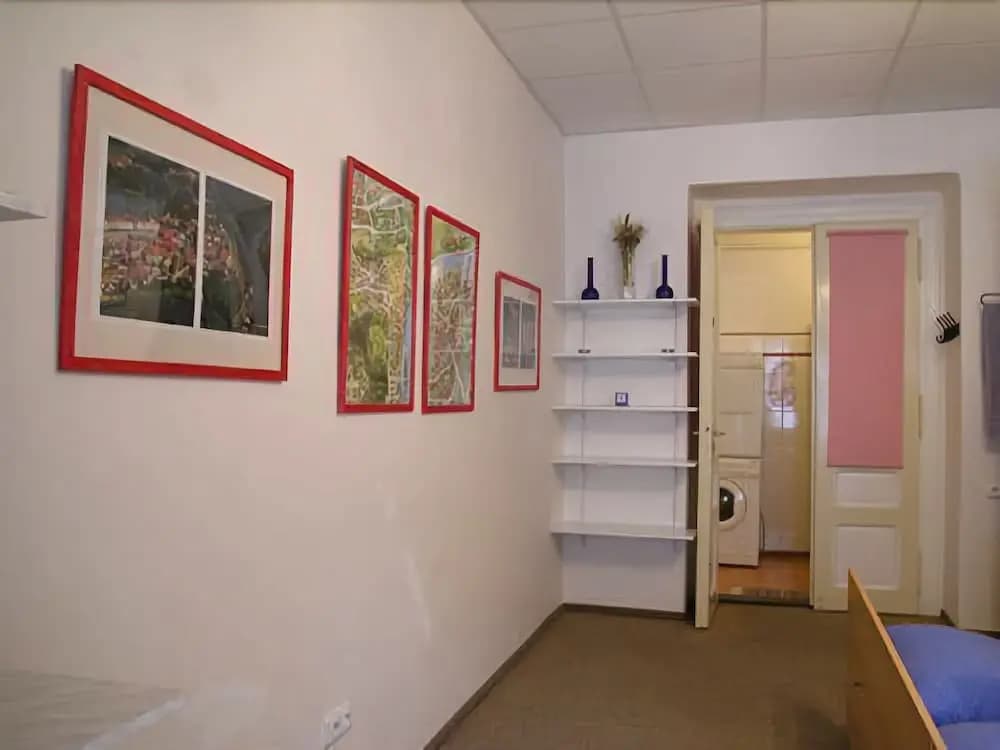 Ron's Rainbow Guest House - photo 3