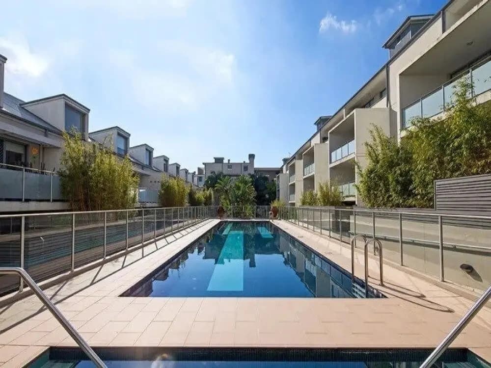 Poolside Apartment Opposite Redfern Park - photo 10