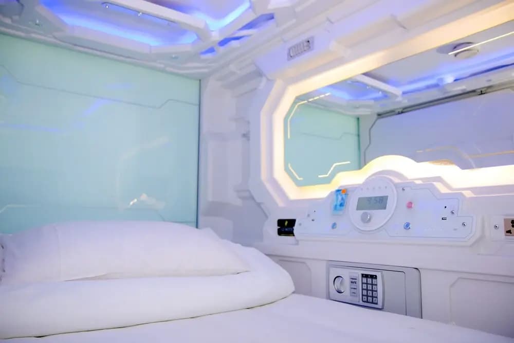 UZ Airport Capsule Hotel - photo 2
