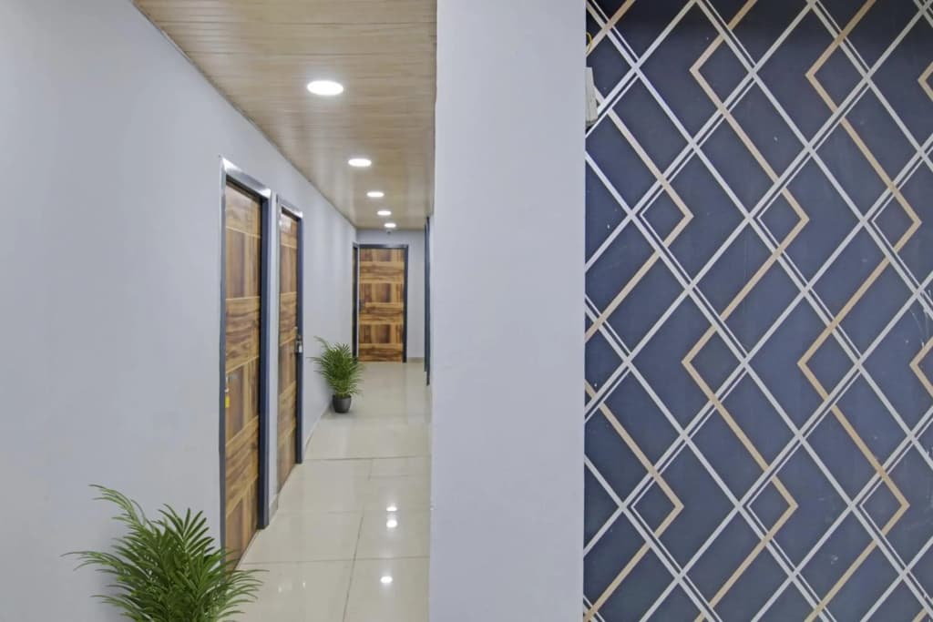 OYO Flagship 70389 Sr Residency - photo 11
