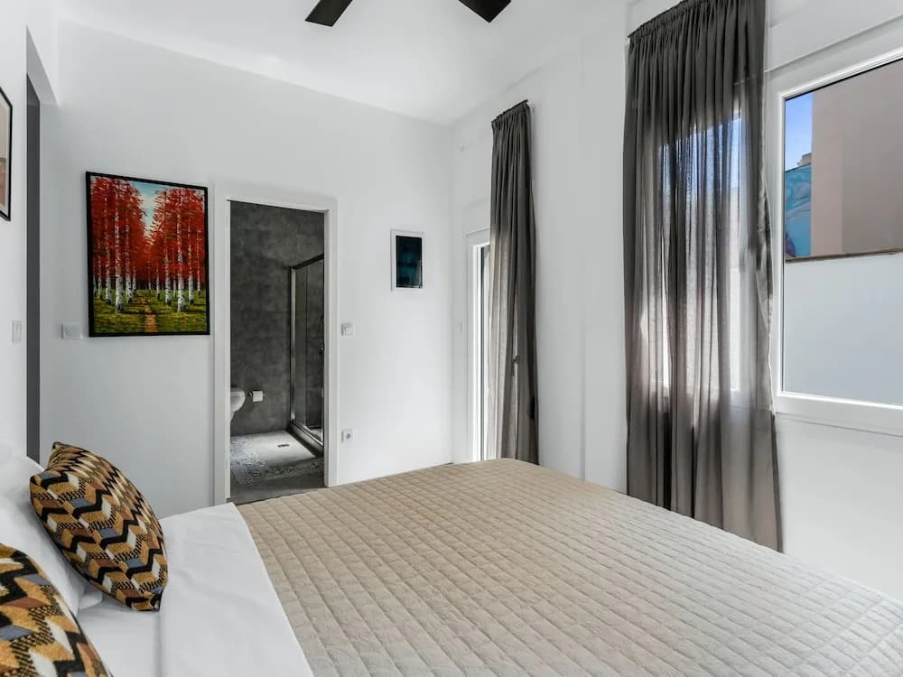 Sanders Center - Cozy Studio Apt With Balcony - photo 4