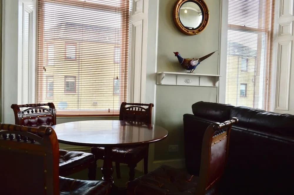 Period Flat With Parking & Arthurs Seat Views - photo 4