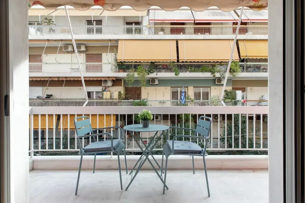 Cozyopolis - Timeless 3-BR in Athens - photo 14