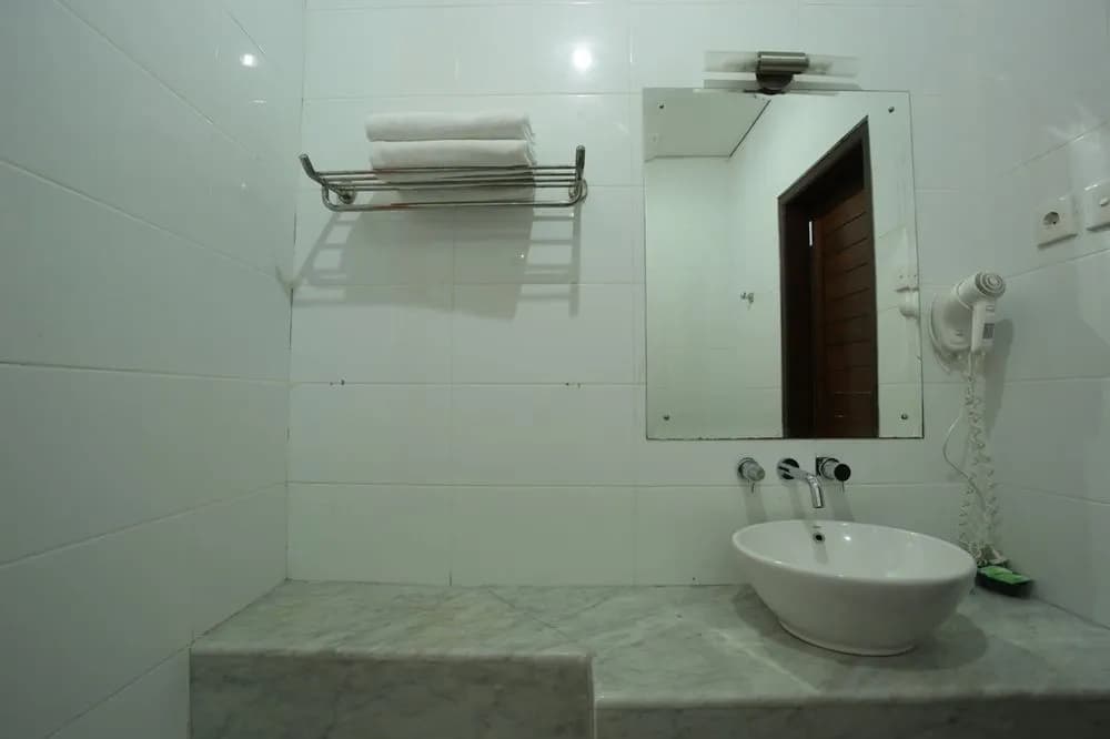 RedDoorz @ Pantai Cemara Sanur - photo 7