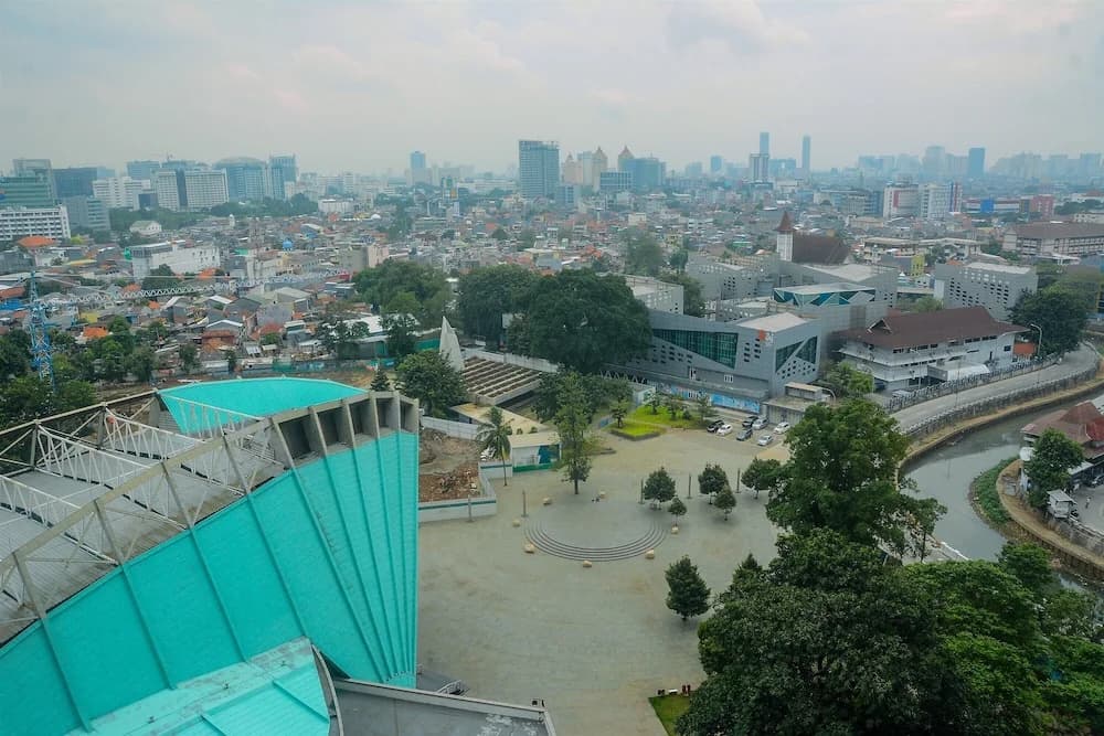 Pleasant and Simply Studio Room Menteng Park Apartment - photo 13