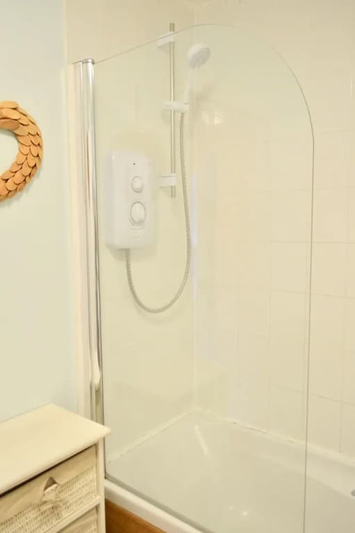 2 Bedroom Flat In Edinburgh - photo 9
