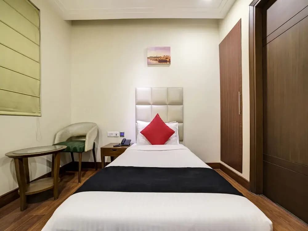 New Haven Hotel Greater Kailash by OYO - photo 7