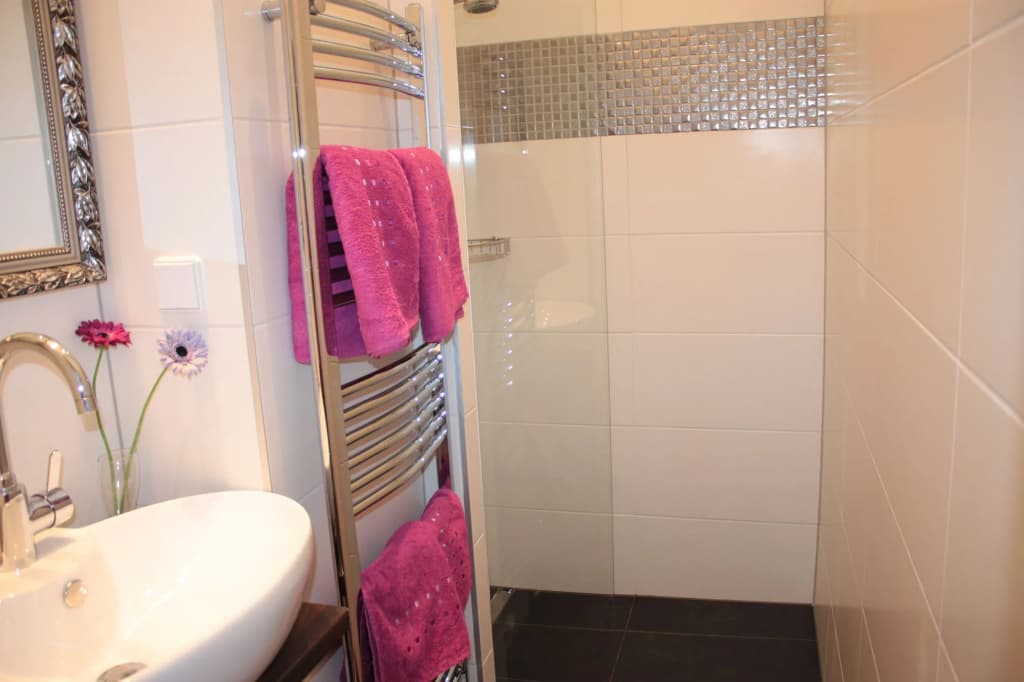 GoVienna Small Modern Apartment - photo 8