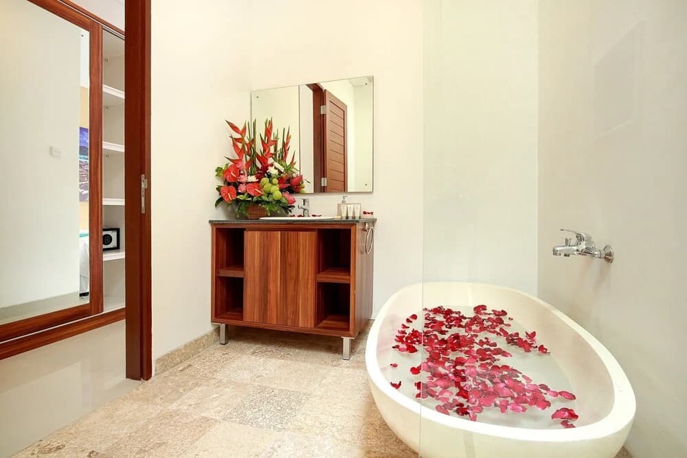 Lucia Villa Seminyak Beachside - photo 9