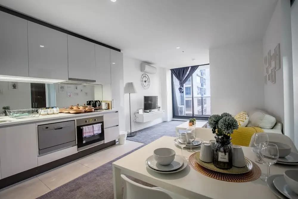 New Renovated & Cozy Apt Closes To Southern Cross - main photo