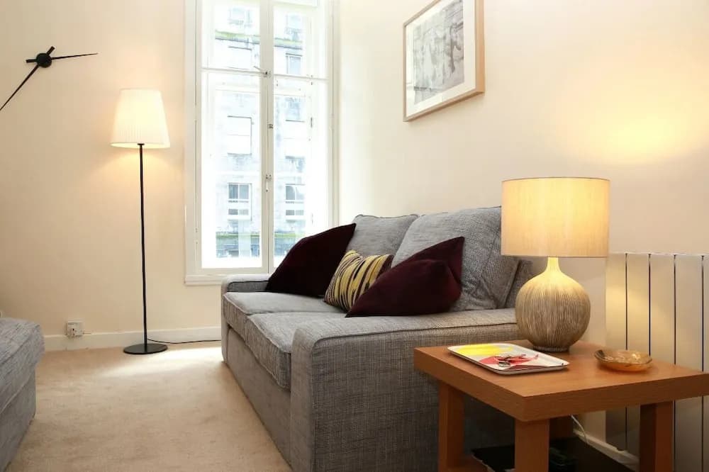 1 bed flat off Royal Mile - photo 3