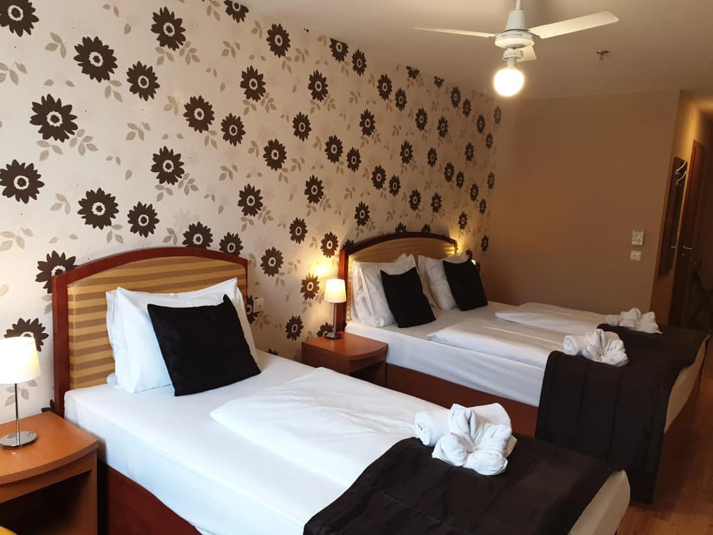 Six Inn Hotel - photo 3