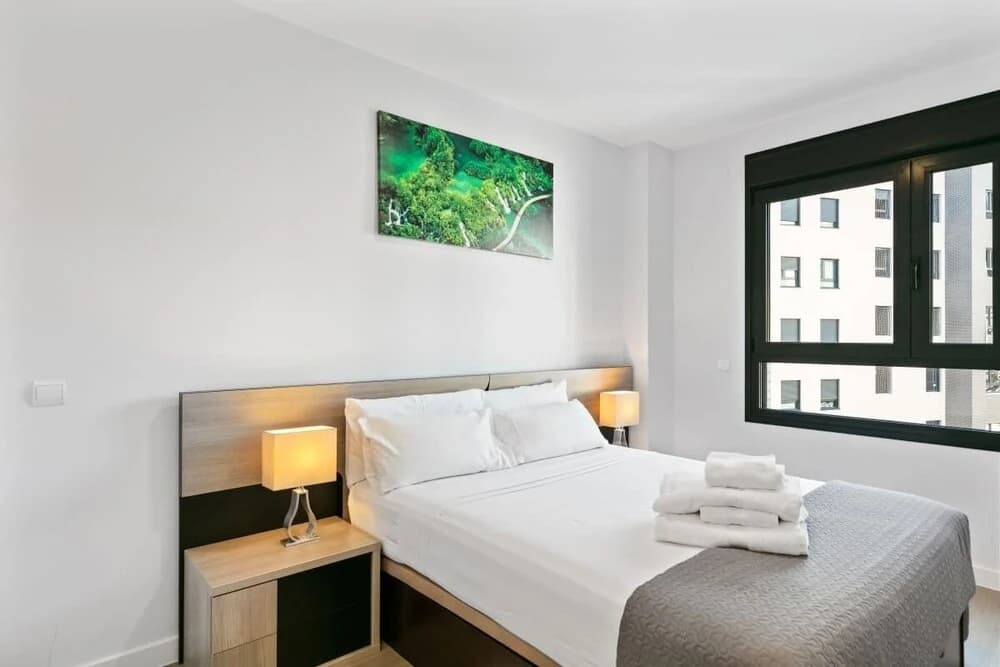 Stunning 2 Bed Apt, Sleeps 6 nr Adelfas - photo 3