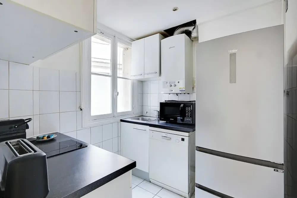 Experience the Parisian Lifestyle: 2BR Near Porte Maillot - photo 9