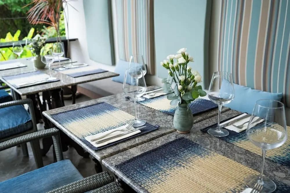 CC Bloom's Hotel - photo 16
