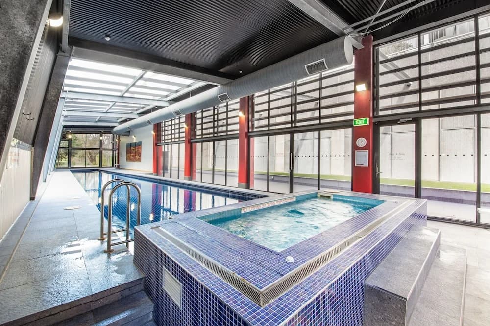 Stylish 2 bed 2 bath parking wifi pool - photo 11
