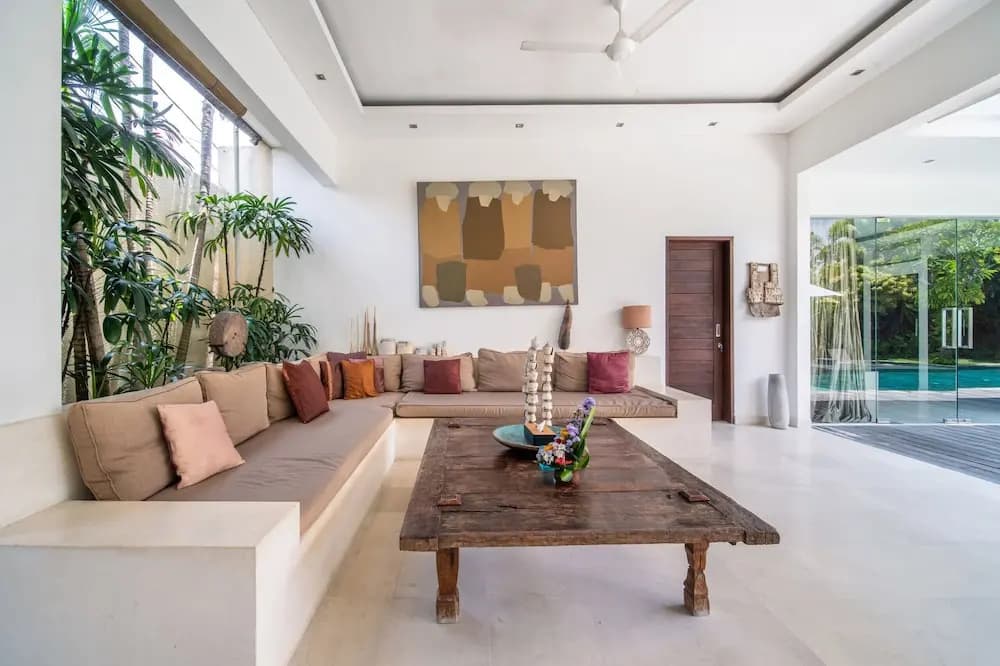 Elegant Private Villa, 3 BR, Seminyak With Staff - photo 13
