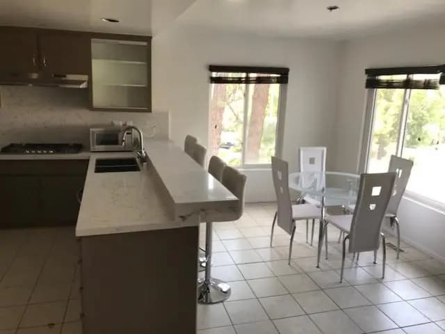 4 bedroom and 3 bath home close to universal studio and Hollywood - photo 6