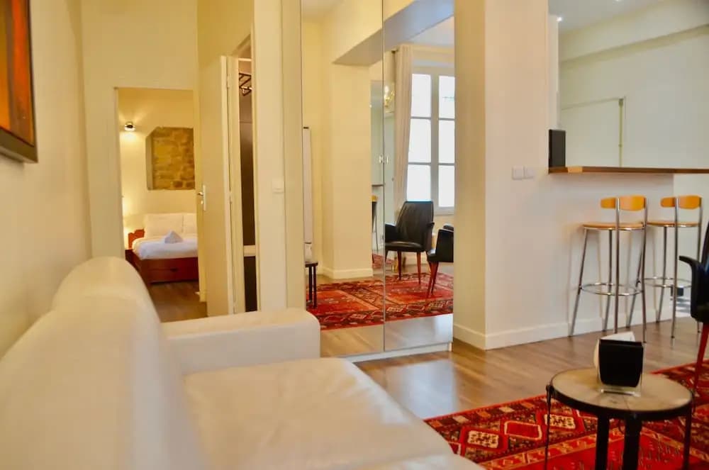 1 Bedroom Flat In Central Marais - photo 3