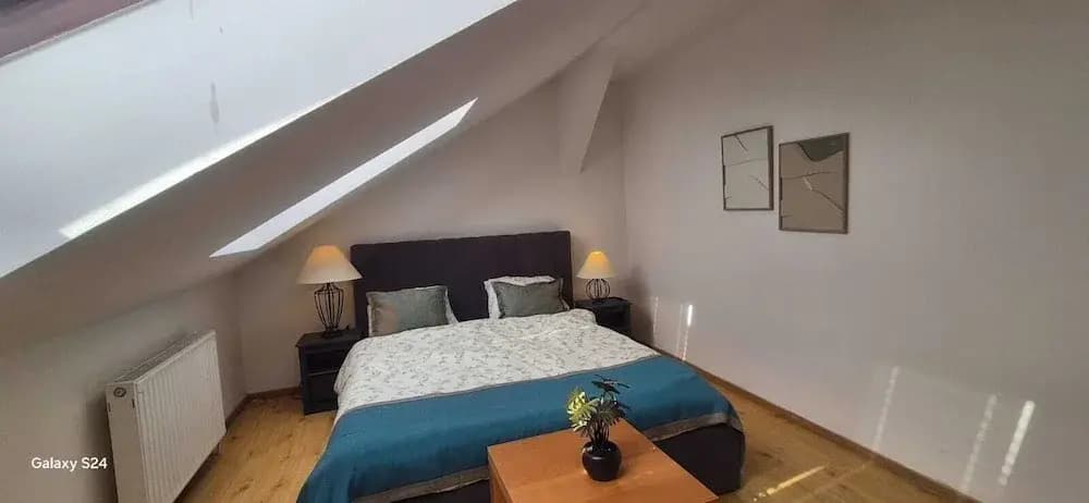 Modern 3BR Apt With Balcony City Center - photo 5