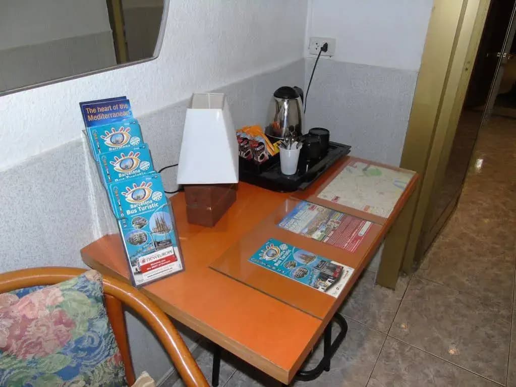Hostal Aribau - photo 10