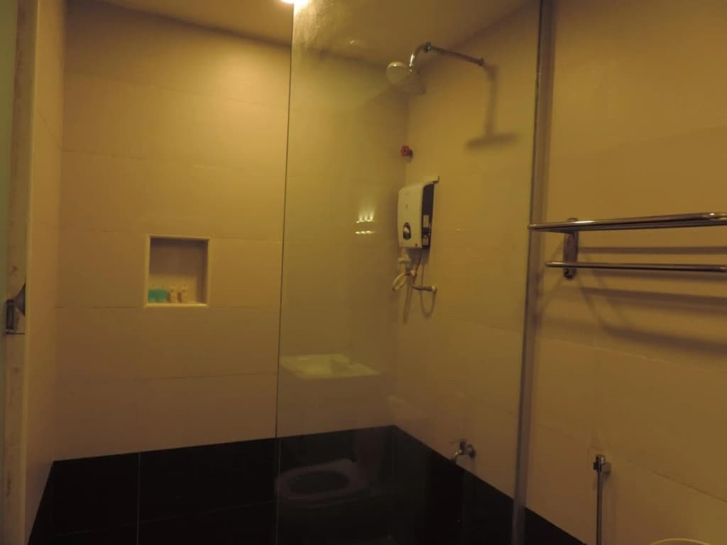 Golden Leaf Hotel Danga Bay - photo 11