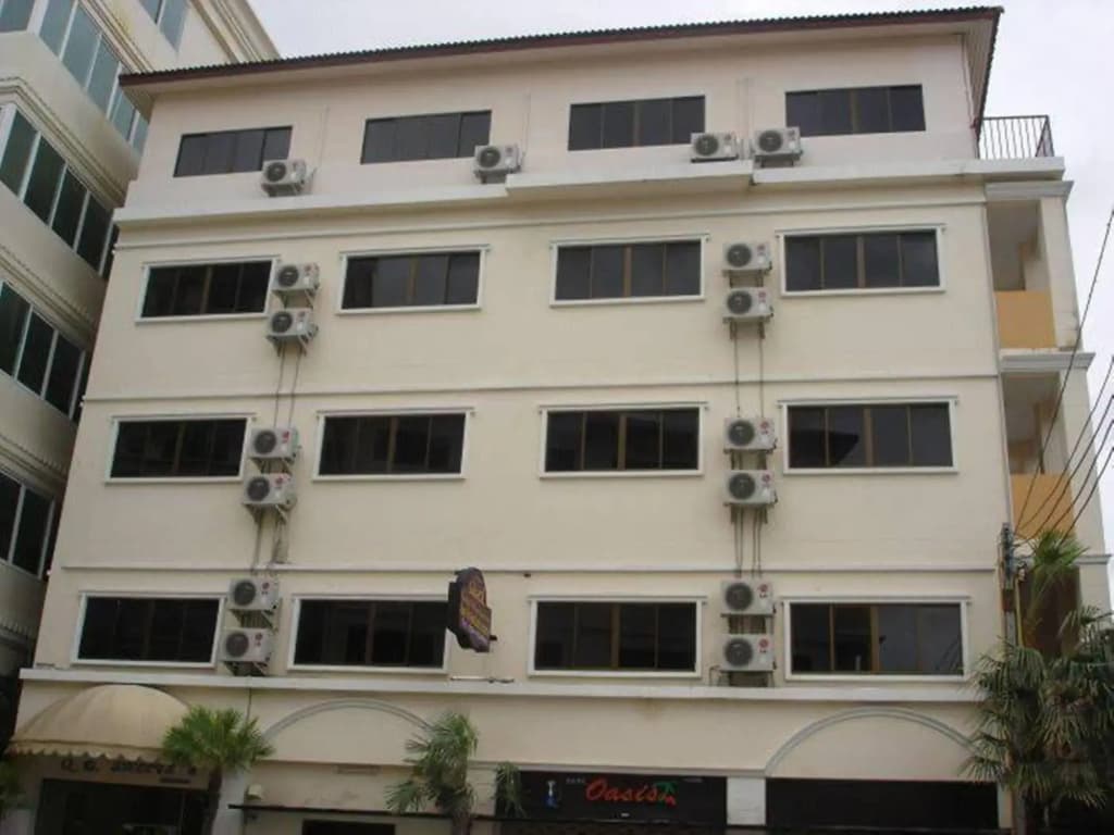 Royal Q&D Suites Hotel - photo 1