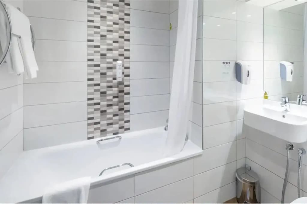 Premier Inn Doha Airport Hotel - photo 7