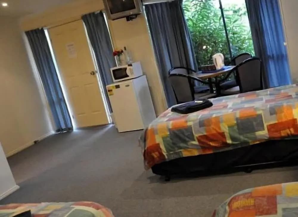 West City Motel - photo 5