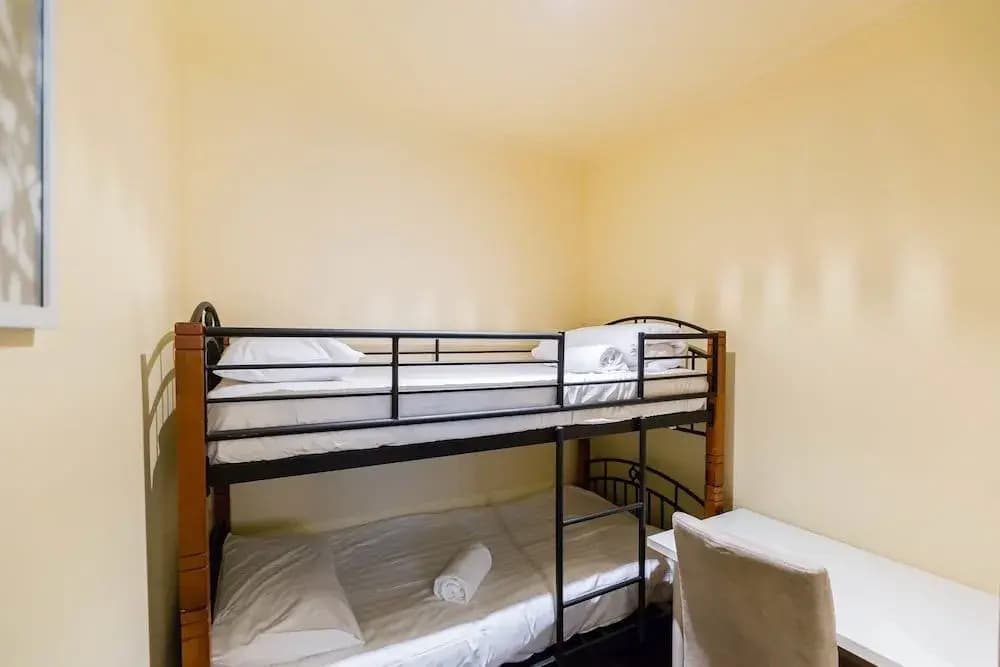 ELIZA, 2BDR Melbourne Apartment - photo 5