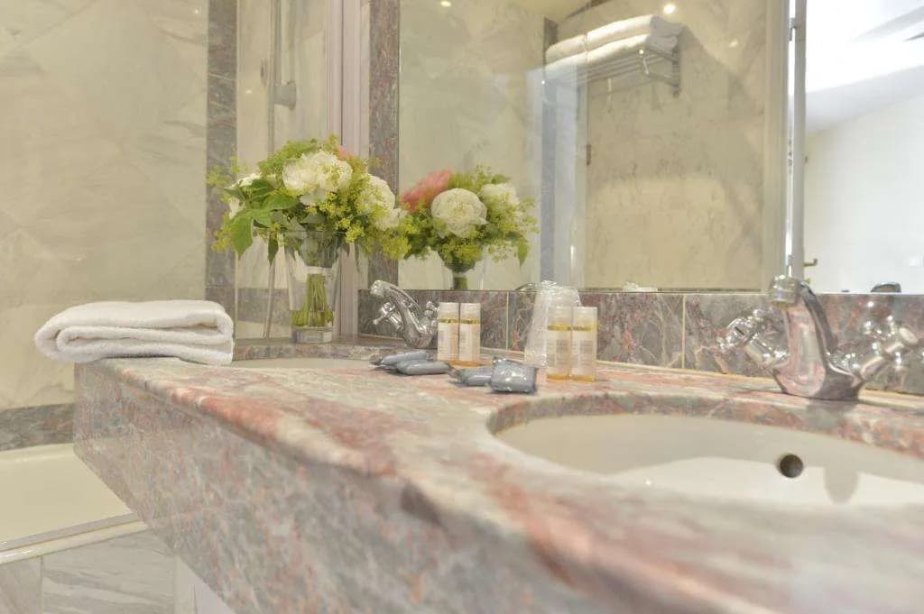 Hôtel Suites Unic Renoir Saint Germain - photo 22