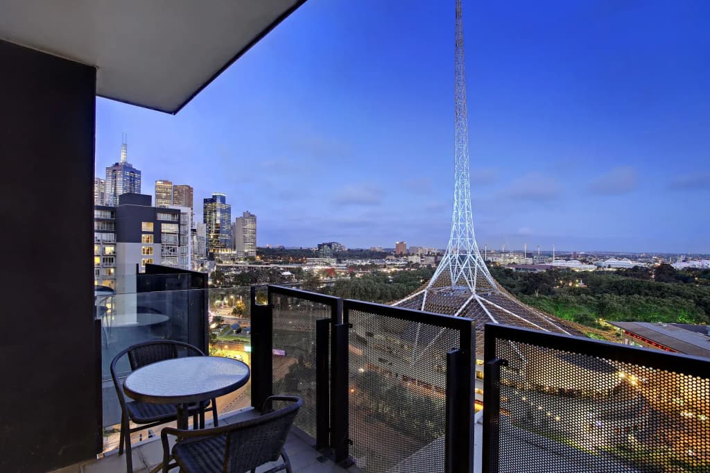 Southbank Apartments- Gallery Towers - photo 4