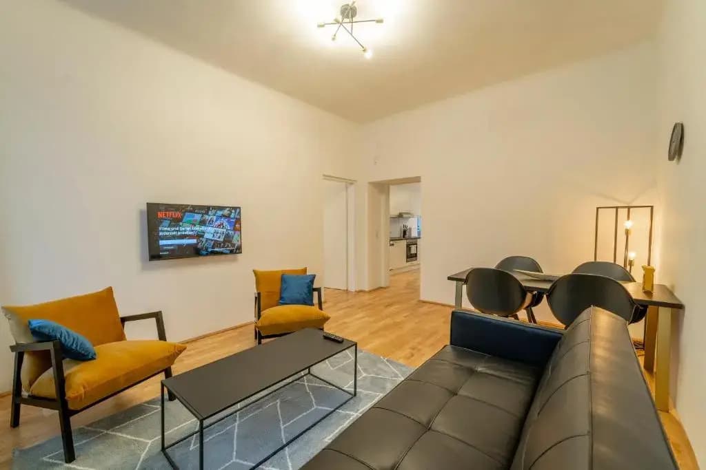 Generous Apartment next to the VIC/UNO - photo 8