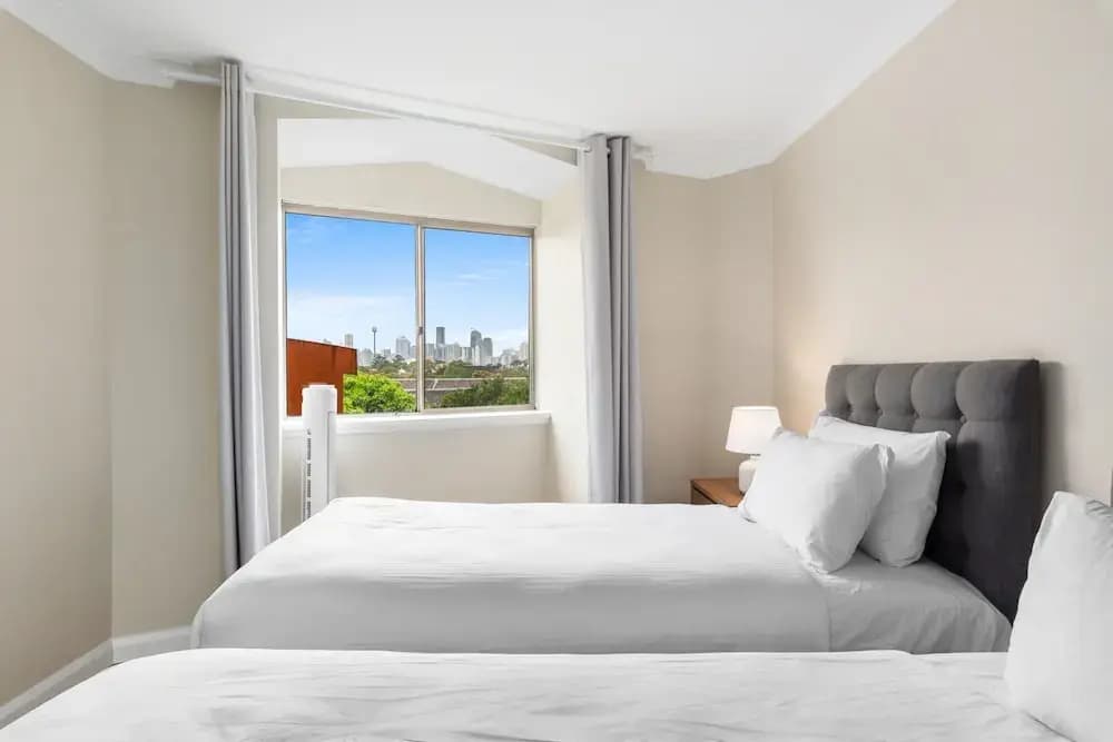 Stylish 2-bed Camperdown Apartment With Balcony - photo 3