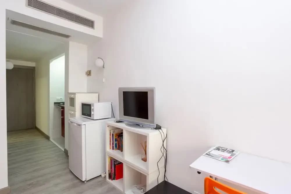 Colourful Studios In Recoletos By Allo Housing - photo 19