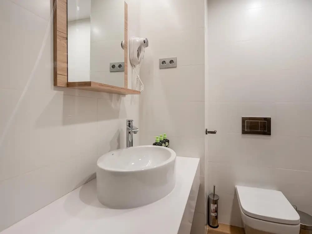 Limehome Barcelona Carrer de Fontcoberta - photo 7